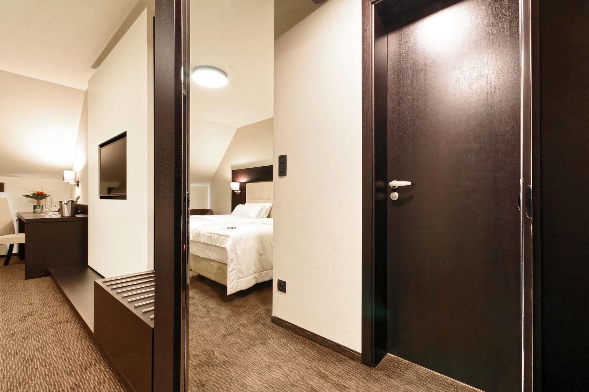 Hotel Victory Popůvky Kültér fotó