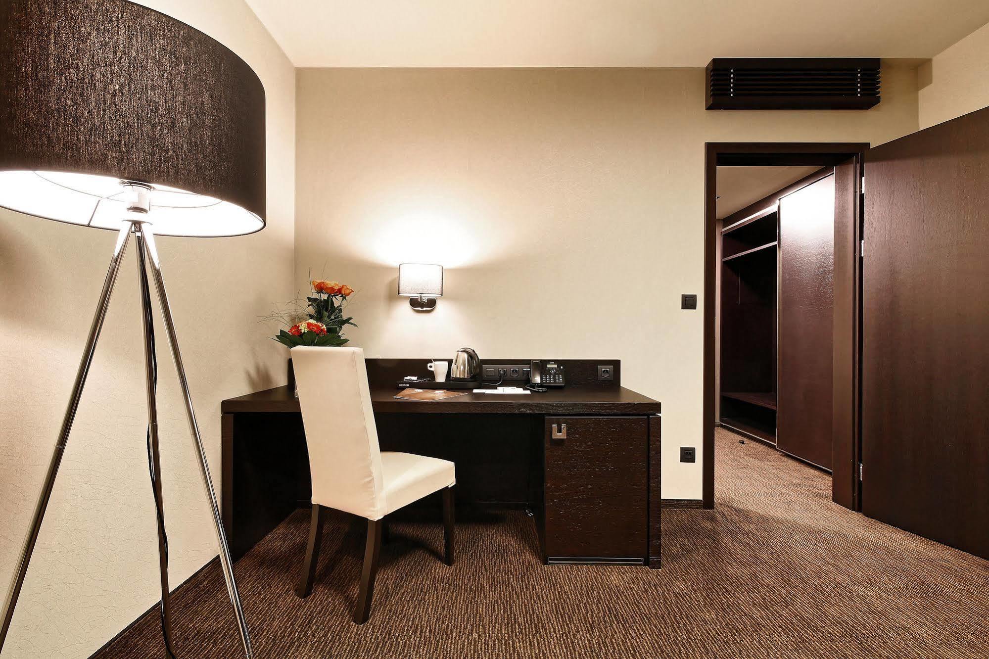 Hotel Victory Popůvky Kültér fotó