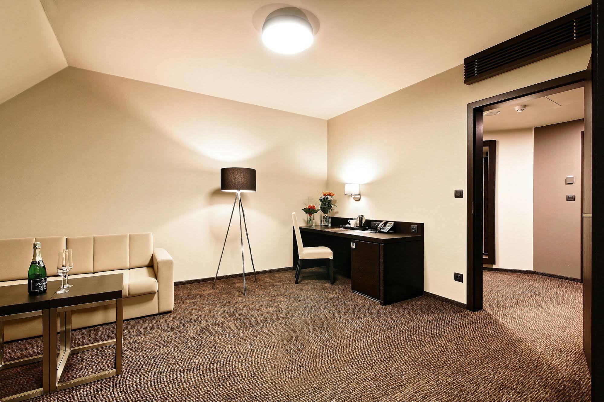 Hotel Victory Popůvky Kültér fotó